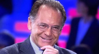 Avete visto il fidanzato di Alessandro Cecchi Paone? ‘un ragazzino’ | differenza di età sconvolgente