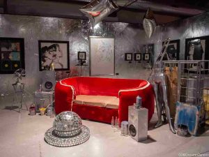 Ricostruzione del celebre studio di Andy Warhol, noto a tutti come The Factory