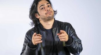 Max Angioni al Teatro Manzoni di Milano con lo spettacolo Miracolato. Risate senza freni