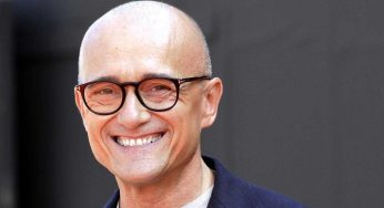 Alfonso Signorini innamorato di un politico, relazione bollente | Scoppia lo scandalo