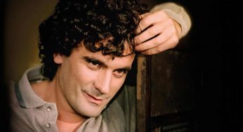 Laggiù qualcuno mi ama, il documentario di Mario Martone dedicato a Massimo Troisi | Recensione