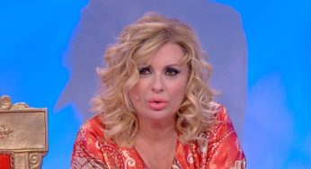 Tina Cipollari è temuta da tutti a Uomini e Donne, ma la conosciamo davvero? Spunta la verità
