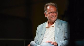 Cecchi Paone, rivelazioni hot: “Dà più soddisfazione” | Fan a bocca aperta