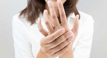 Pizzicati il dorso della mano e scopri il tuo stato di salute | Esercizio semplicissimo per scoprire come stai