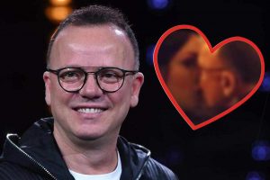 Gigi D'Alessio, scatta il bacio