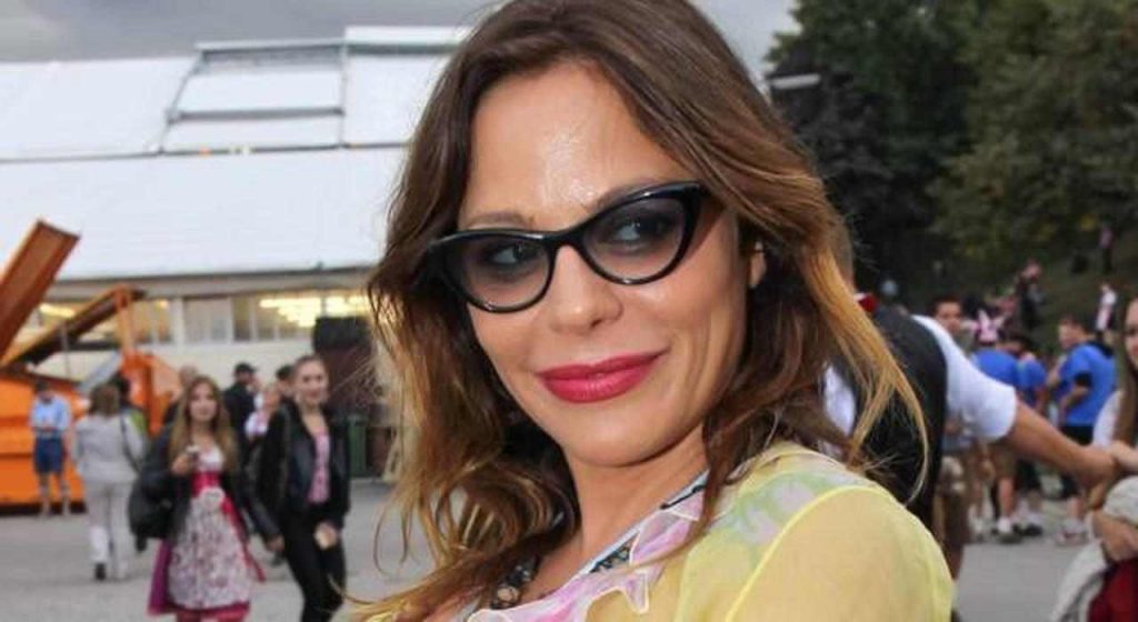 Naike Rivelli, è innamorata persa del giovane biondo: il video ...