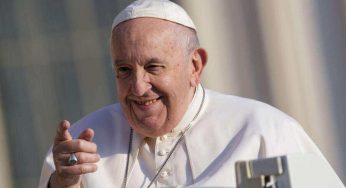 Papa Francesco, si è innamorato della bellezza italiana: pare abbia perso la testa per lei | Visti insieme per Roma