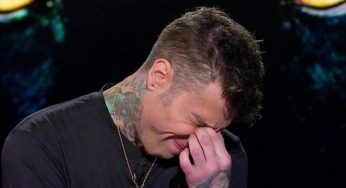 Fedez fatto a pezzi, hanno messo in mezzo ancora i bambini: ma adesso le accuse sono gravissime | Si parla di sfruttamento