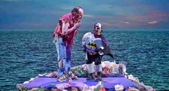 Il viaggio del papà: naufragio, plastica e risate nella nuova avventura teatrale di Casagrande | Al Teatro Manzoni di Milano