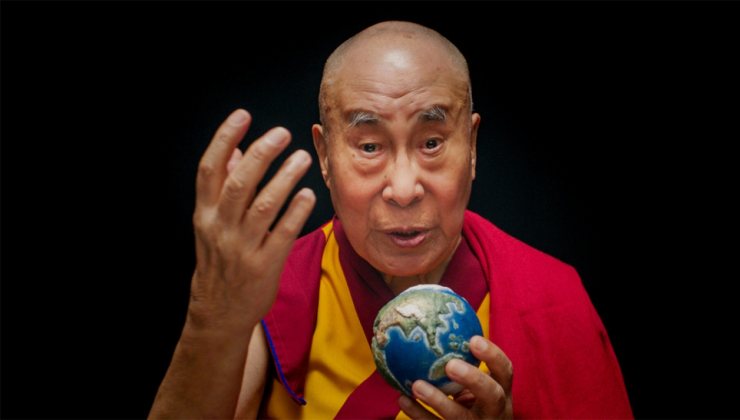 Il Dalai Lama compie 90 anni: il documentario che cambierà il tuo modo di vedere la felicità 