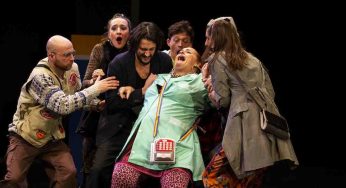 Supermarket – A modern musical tragedy: la quotidianità diventa spettacolo tra risate e riflessioni al Teatro Leonardo di Milano